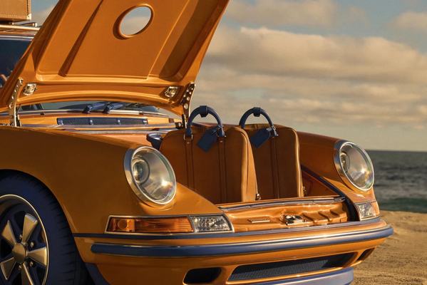 Porsche 911 Reimagined by Singer – Classic in saffron with bonnet open