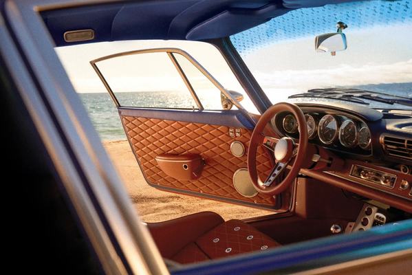 Interior of the Singer Classic Turbo Cabriolet with wood and light leather