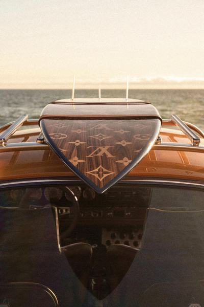 Polished wooden tonneau deck of the Singer Classic Turbo Cabriolet